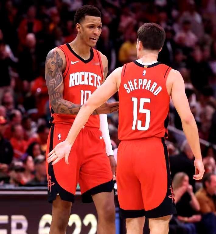 阿门汤普森缺阵 火箭狂胜国王31分 谢泼德砍28分7三分创生涯新高
 
谢泼德第