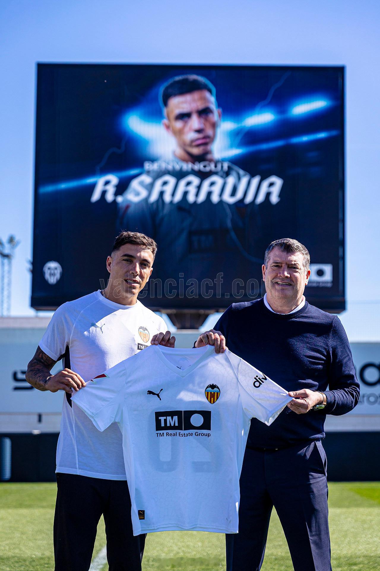 西班牙俱乐部瓦伦西亚宣布签下伦佐·萨拉维亚，合同将于今年6月底到期。 阿根廷球员