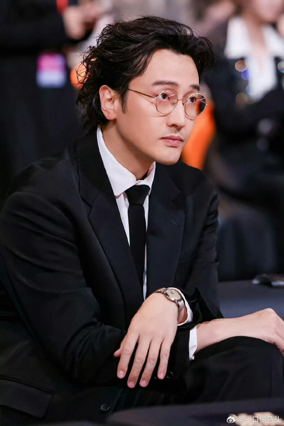 王传君吓杨迪误伤穆祉丞周五晚高疯王传君想吓杨迪，结果误伤穆祉丞，小孩毫无防备被吓