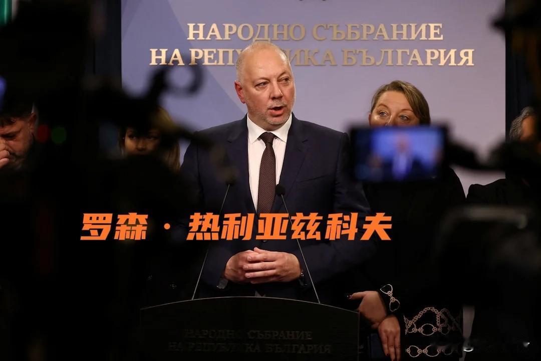 发生大规模抗议活动，保加利亚总理被迫解散政府
洲哥讲时事 当地时间2025年12