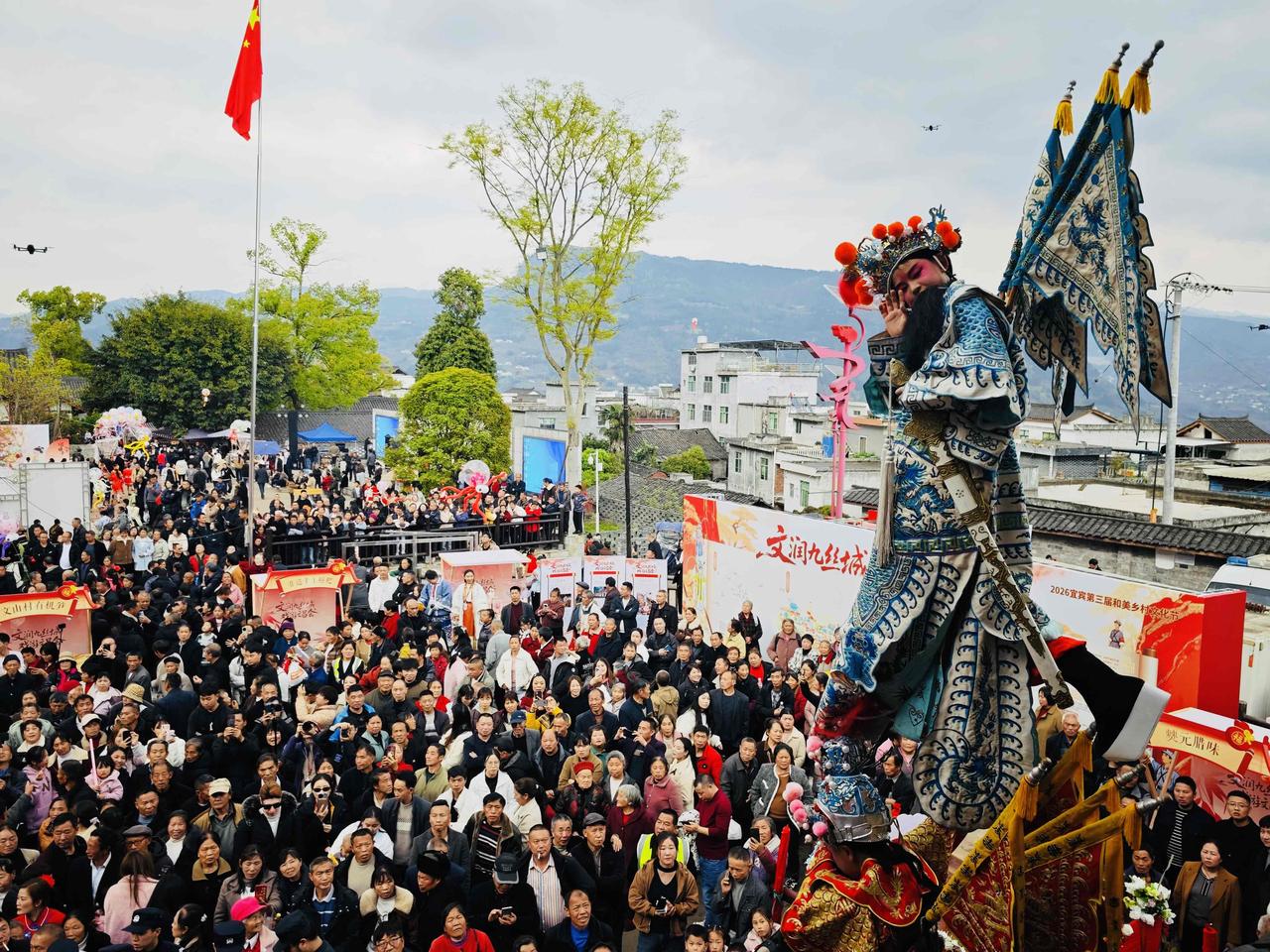 龙抬头，抬头看。今天龙抬头，在兴文看到了很有意思的非遗民俗活动：木台铁桩戏。
	