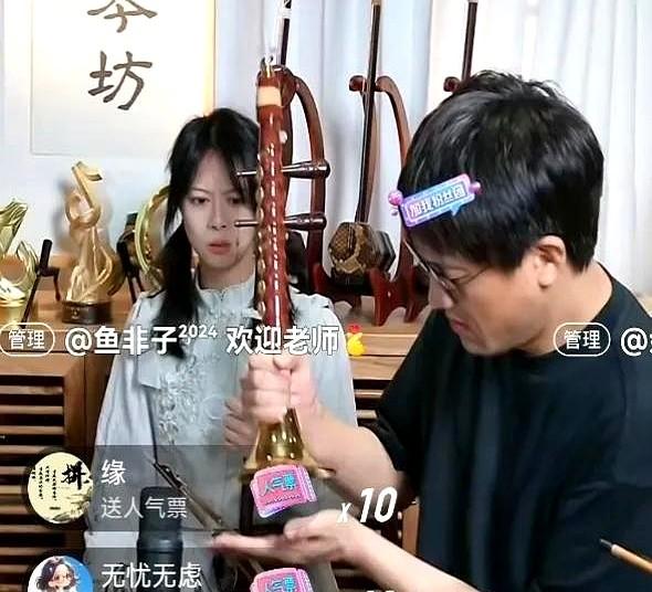 我算是看明白了，二饼力哥这边但凡出点风吹草动——就像昨天那场直播，从设备故障到流