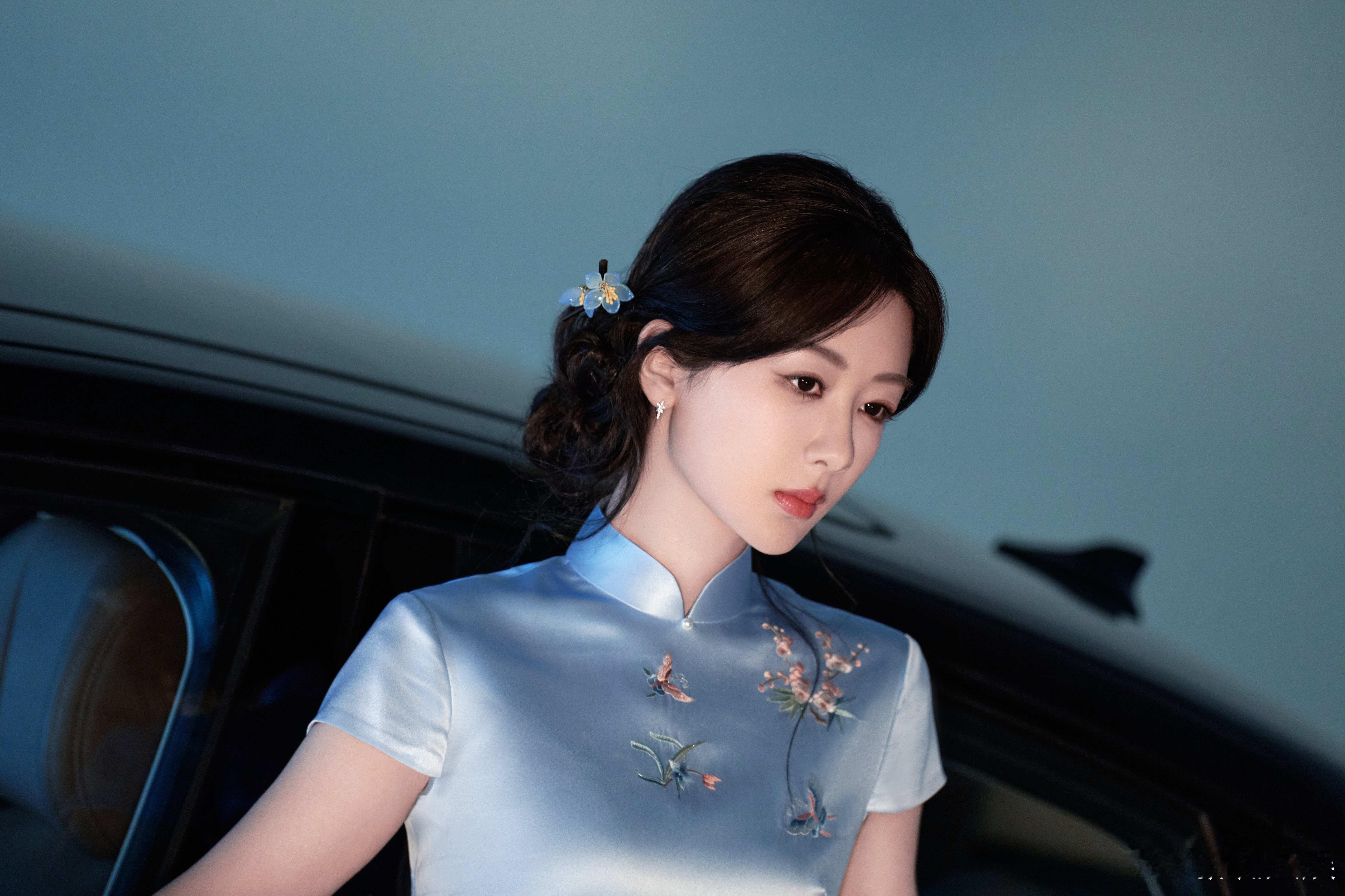 #杨紫旗袍适配度max##杨紫是掌管国风的神# ​​​旗袍加身的杨紫，是国风世界