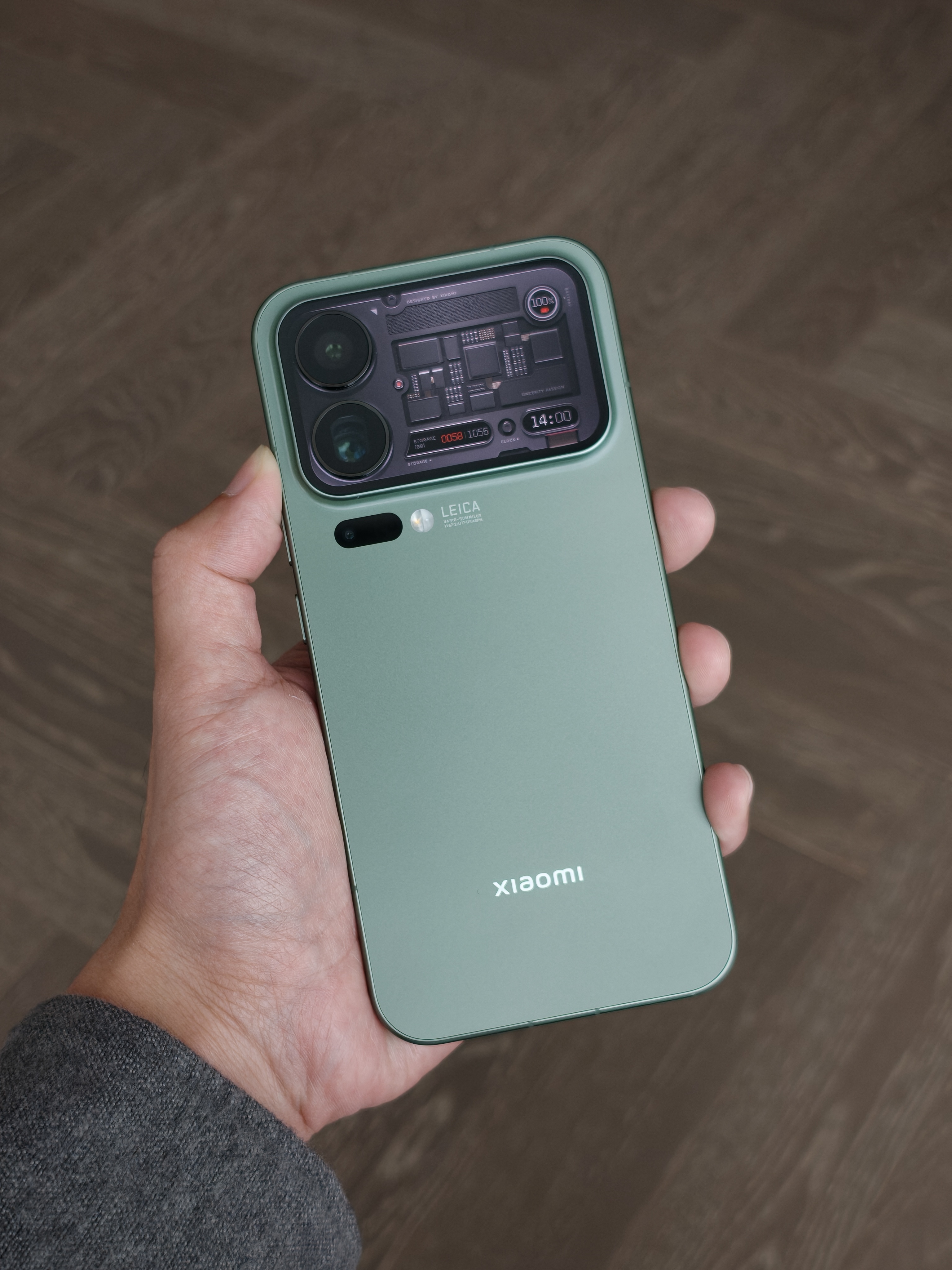 小米17 Pro背屏提供的情绪价值比预期的要大很多，真挺帅的