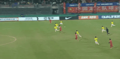 中国u17半场6-0文莱，上半场“三多”。
这半场看起来是大胜，其实信息量很大。