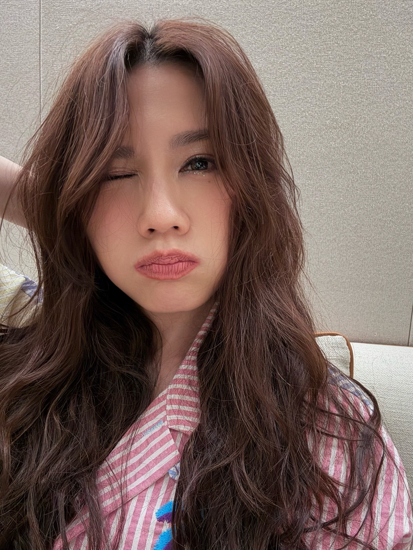 靓女周秀娜自拍🤳 ​​​