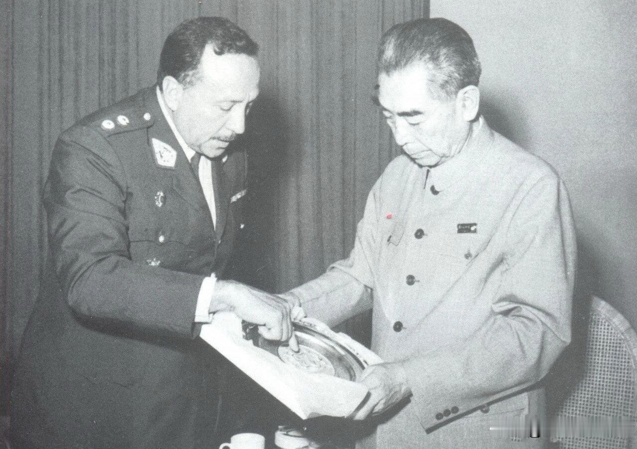 1971年6月，秘鲁渔业部部长哈维尔·坦塔莱安·巴尼尼将军应中华人民共和国对外贸