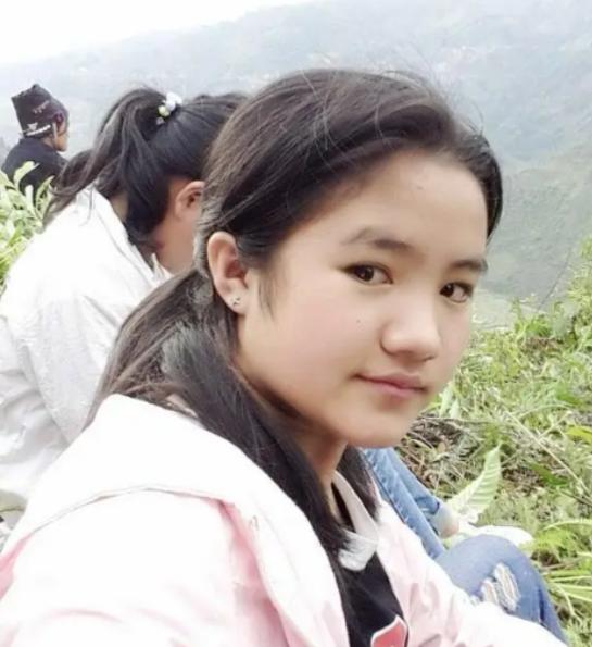 云南1女孩，1岁母亲病逝、随后父亲长期服刑，8岁一人独自生活，她常对着天上的云喊