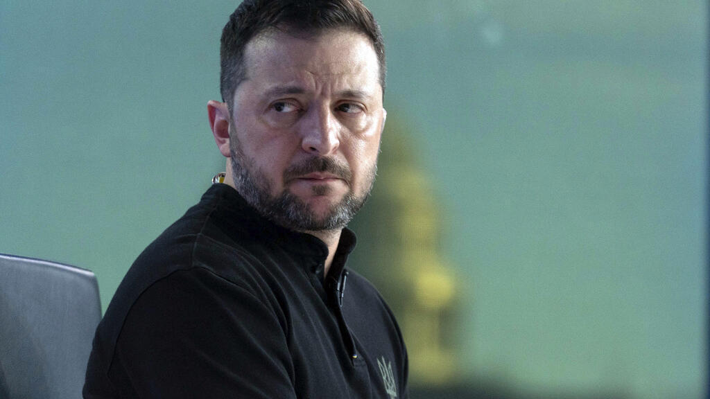 乌克兰总统泽连斯基在欧盟委员会非正式会议上要求欧盟给出加入该组织的具体期限，称欧