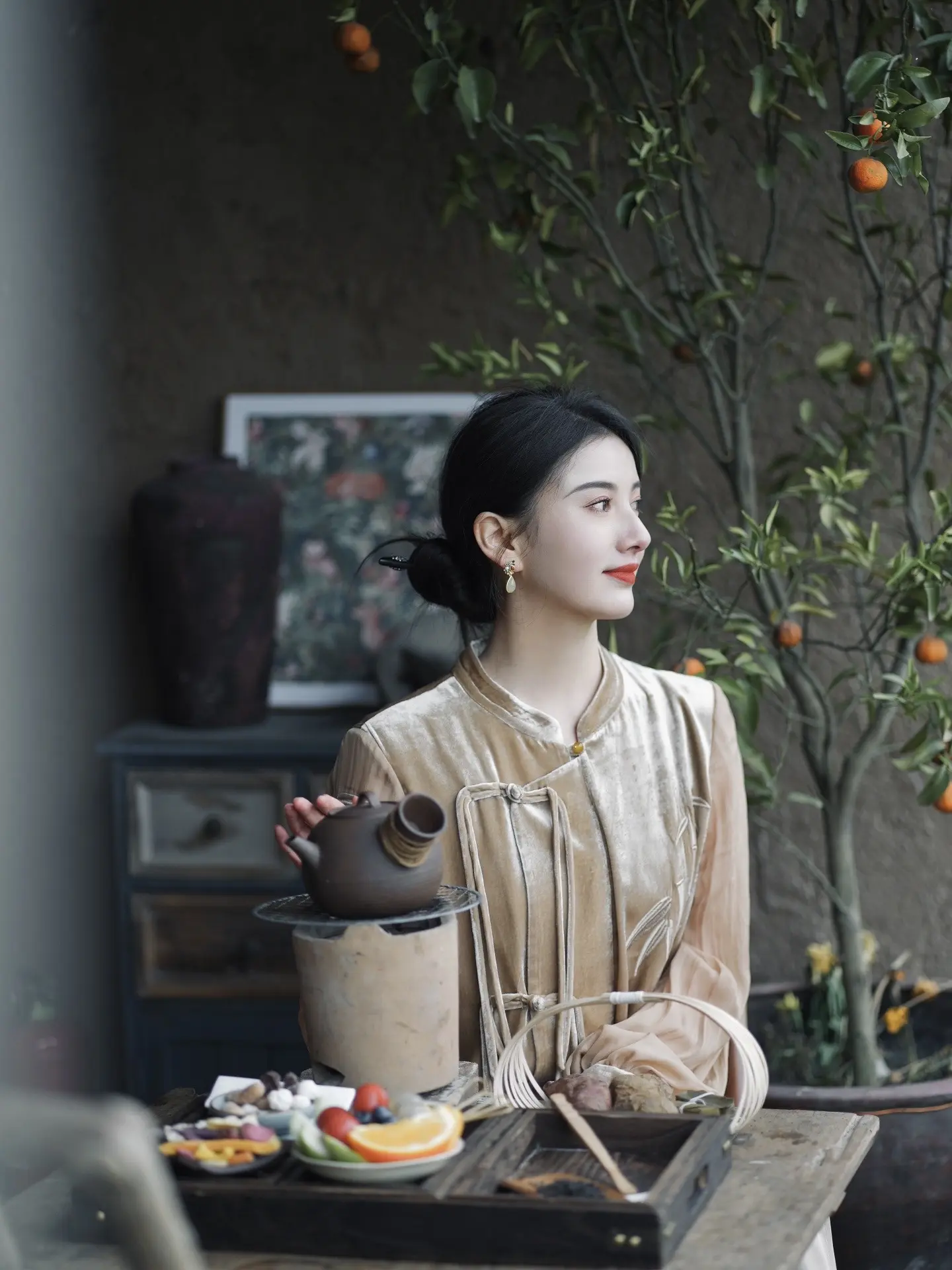 人间何所以 观风与月舒。