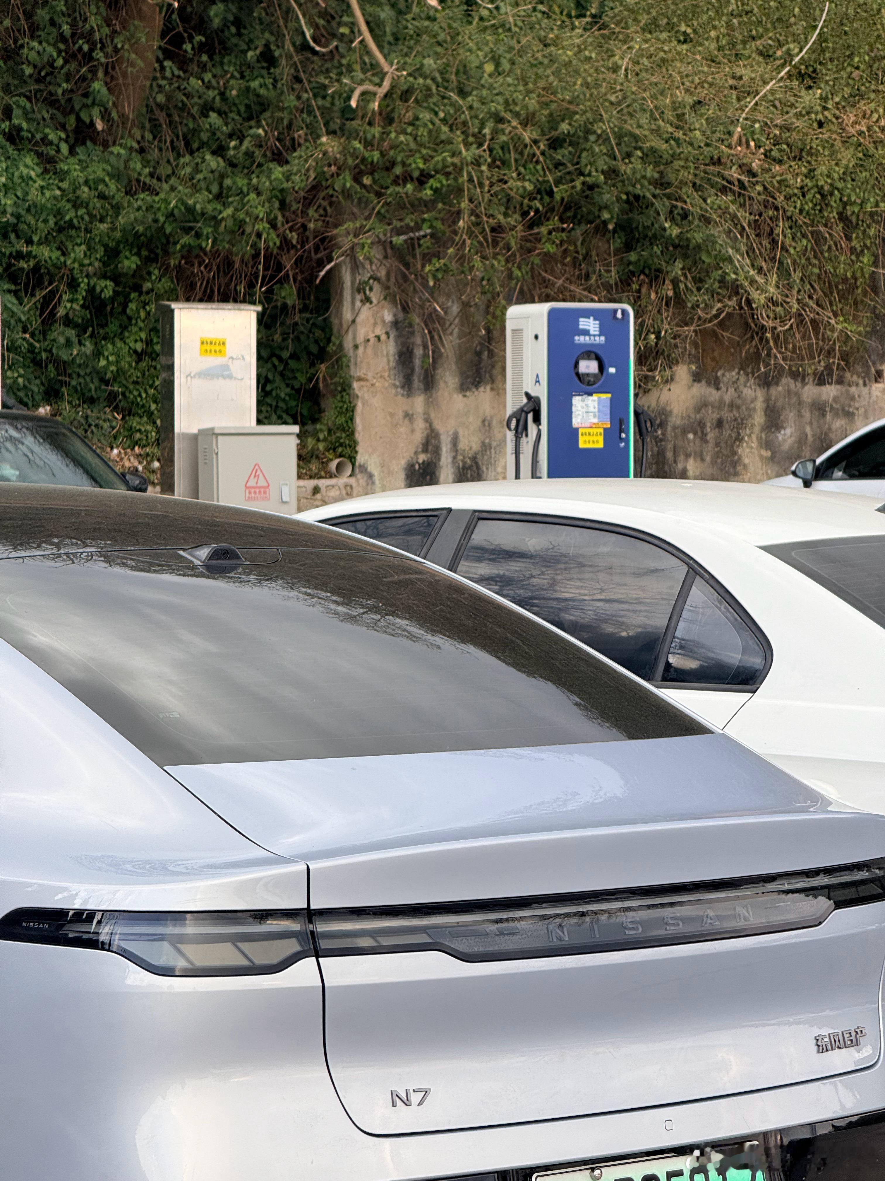 大理苍山国家地质公园停车场居然有充电桩电车游遍全国