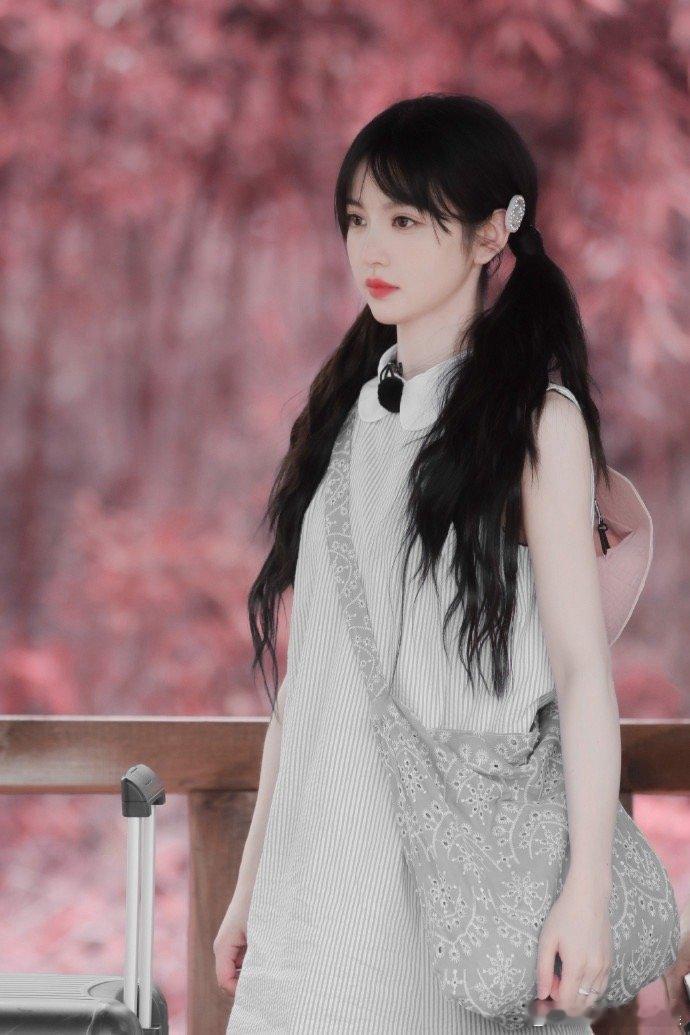 田曦薇怎么看起来这么幼态？不过可以秒一波🥩和🐟 ​​​