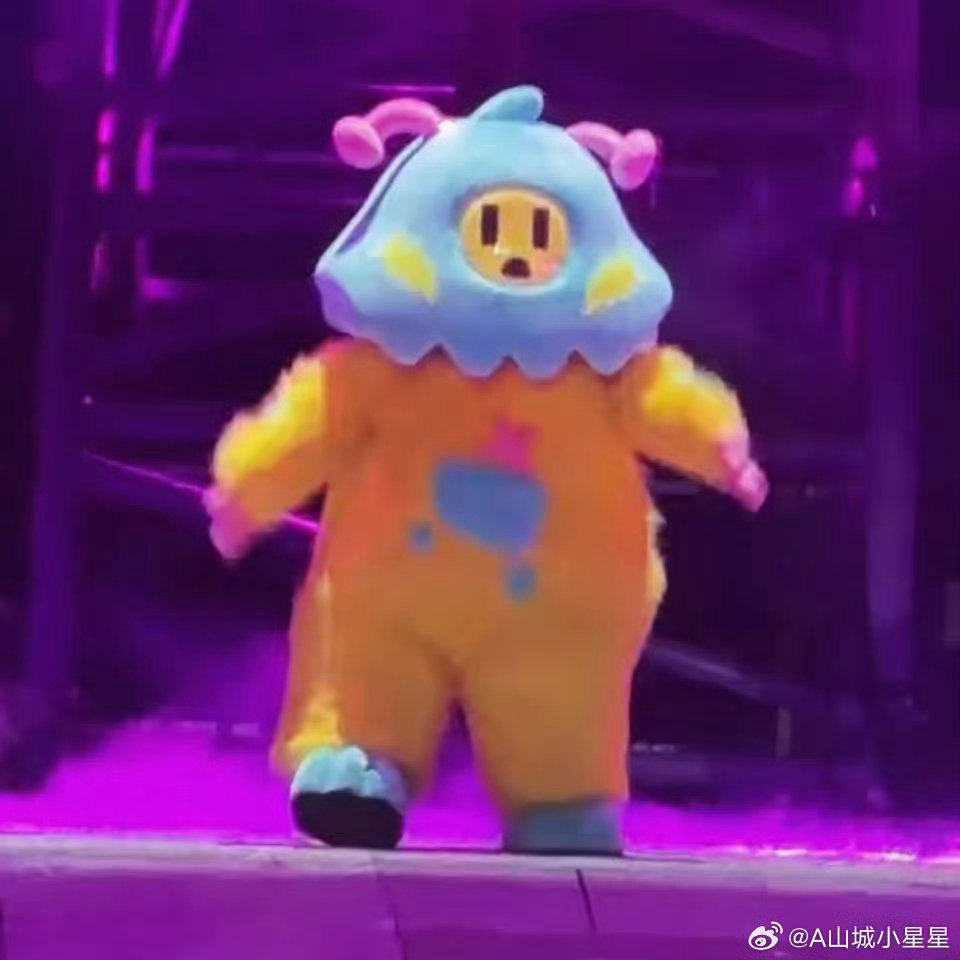 汪苏泷演唱会彩带变彩色囧囧囧汪苏泷演唱会彩带里有囧囧囧汪苏泷演唱会现场惊喜不断，