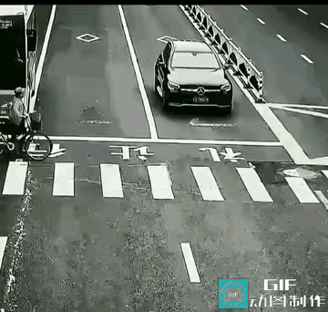 你能分得清这是碰瓷的，还是赌骑车要停下来让他的