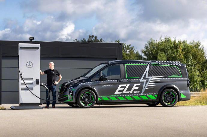 【奔驰打造移动实验充电车，10 分钟能充满 100kWh 电量】10 月 9 日