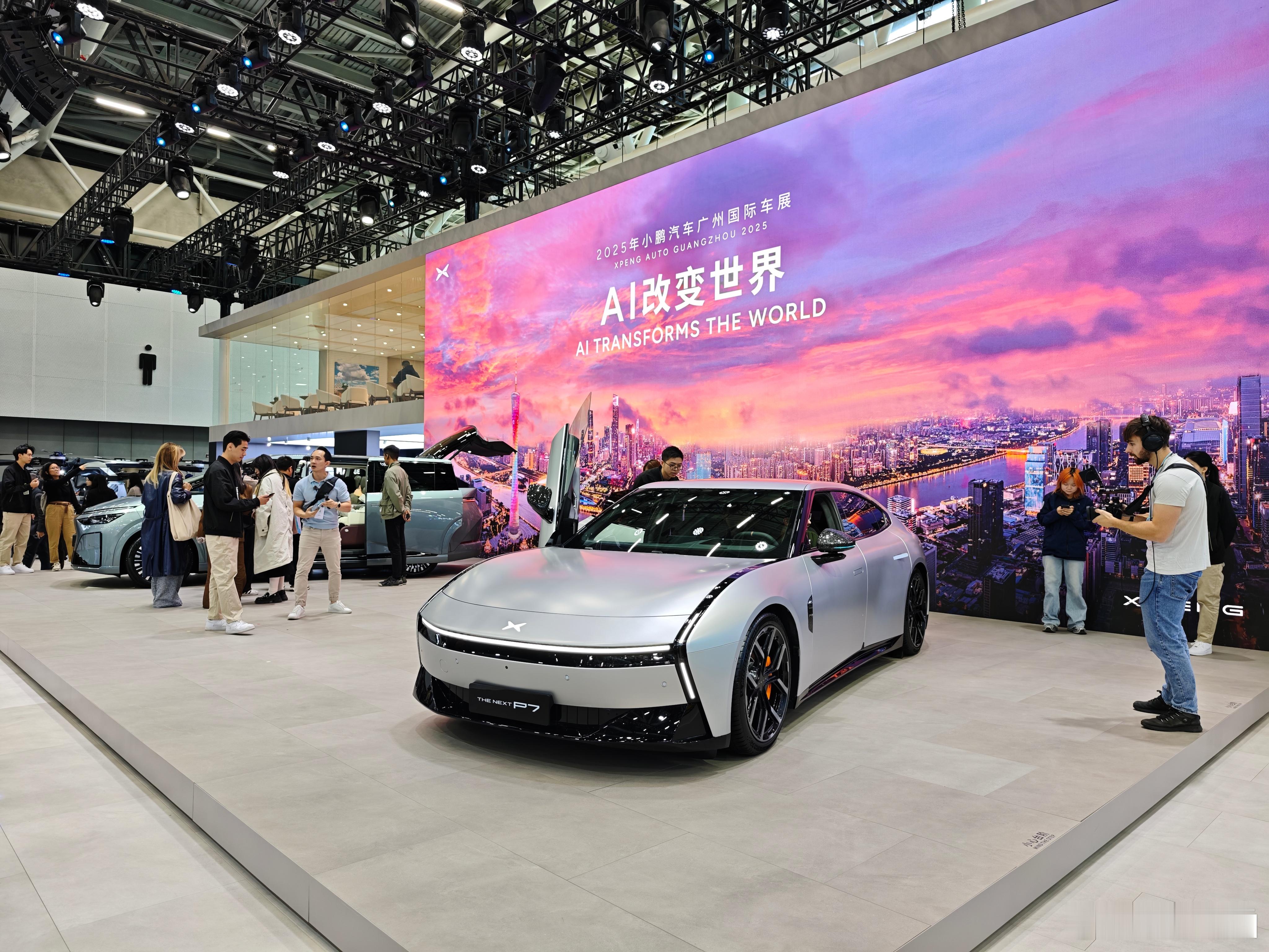 今天是小鹏的好日子！▷ 小鹏X9超级增程大定破纪录，今天就开始交付！▷ 小鹏10