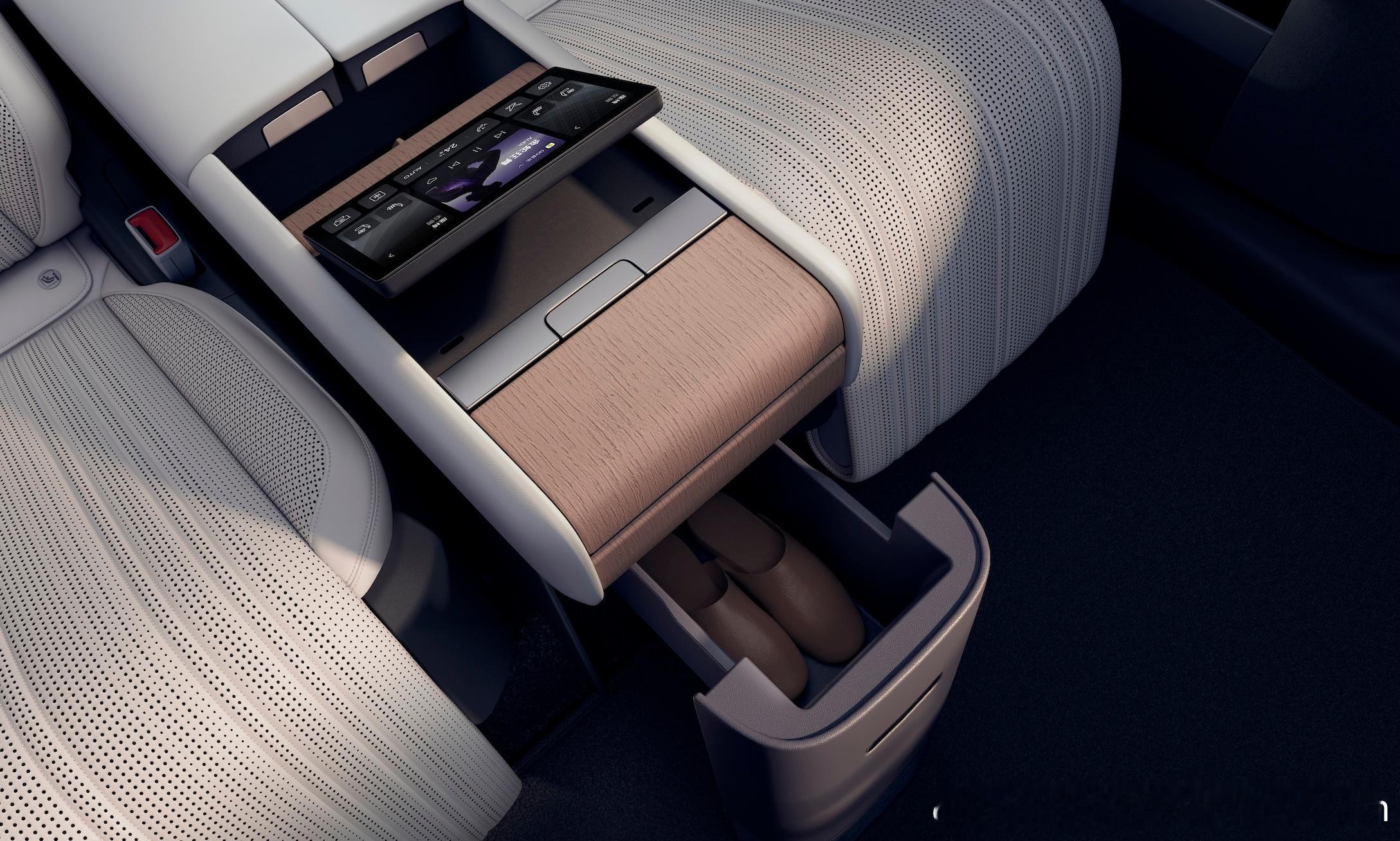 【AUDI品牌正式发布首款纯电SUV奥迪E7X】作为大型豪华SUV，奥迪E7X