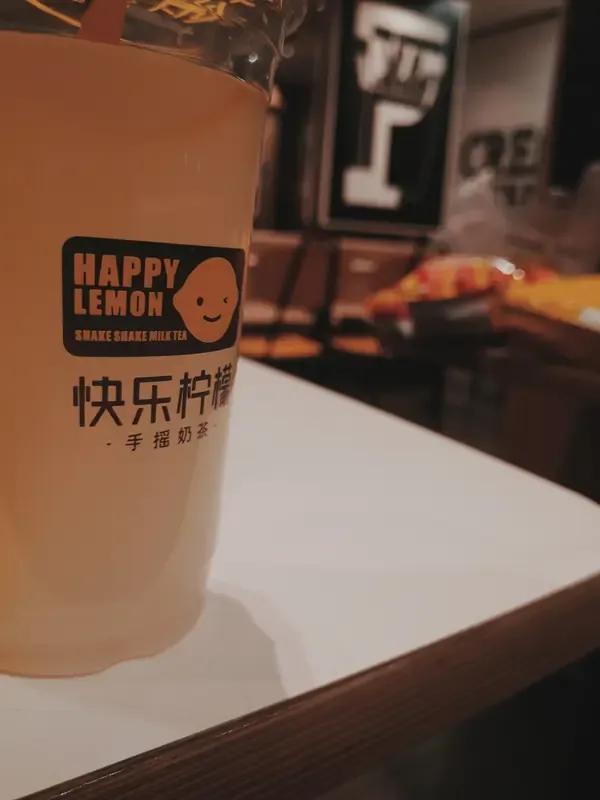 很多关系走到最后，
都只剩下一句淡淡的：你开心就好。
 
听起来大度无所谓，
其