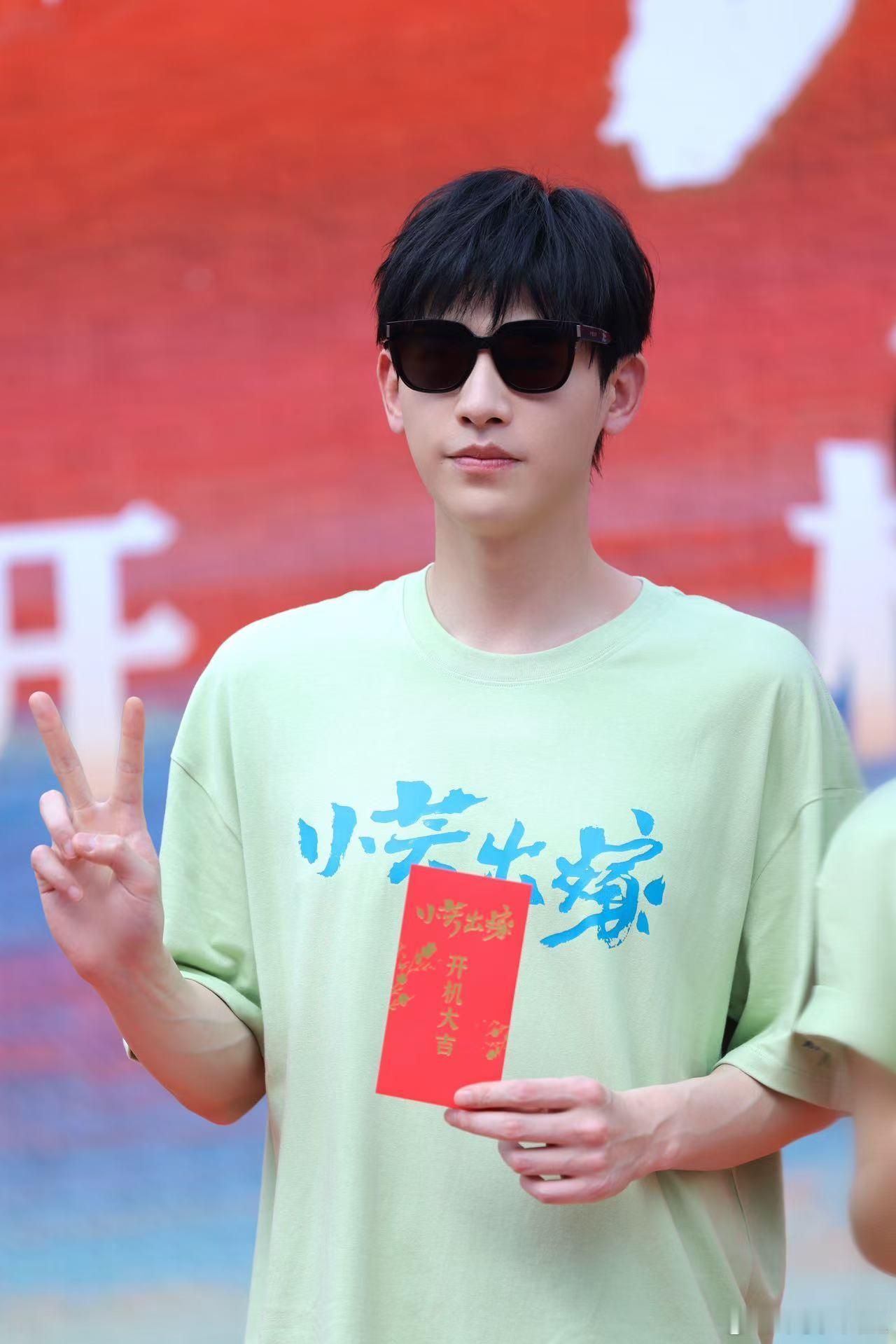 小芳出嫁开机小芳出嫁官宣 看点十足的《小芳出嫁》正式开机，导演杨晓培携手老戏骨和
