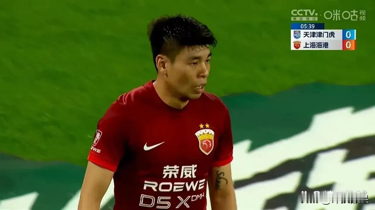 中超今晚三场，场场焦点！
1.上海海港3-0客胜天津暂登榜首，因伤离开国家队的李