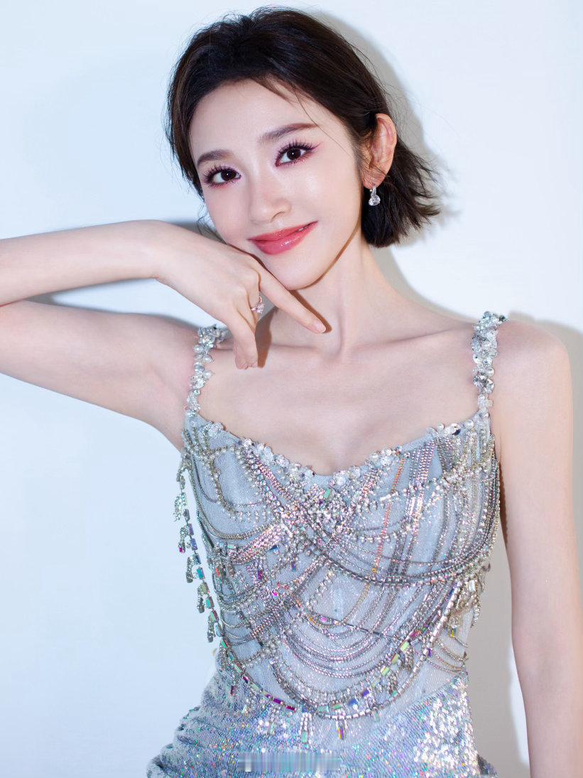 唐艺昕 