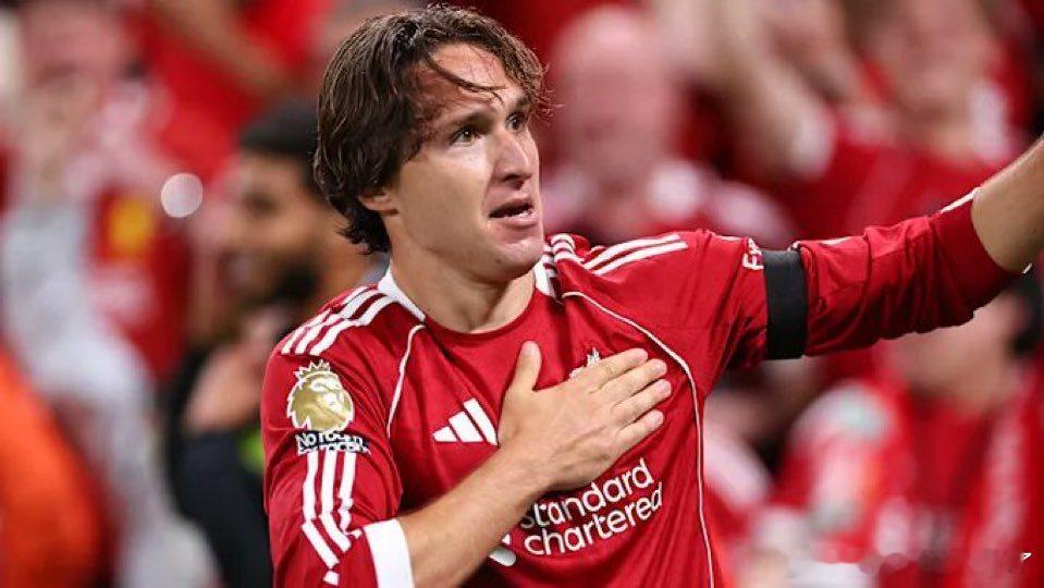 天空体育透露基耶萨很可能会留队。利物浦更希望留住他。 