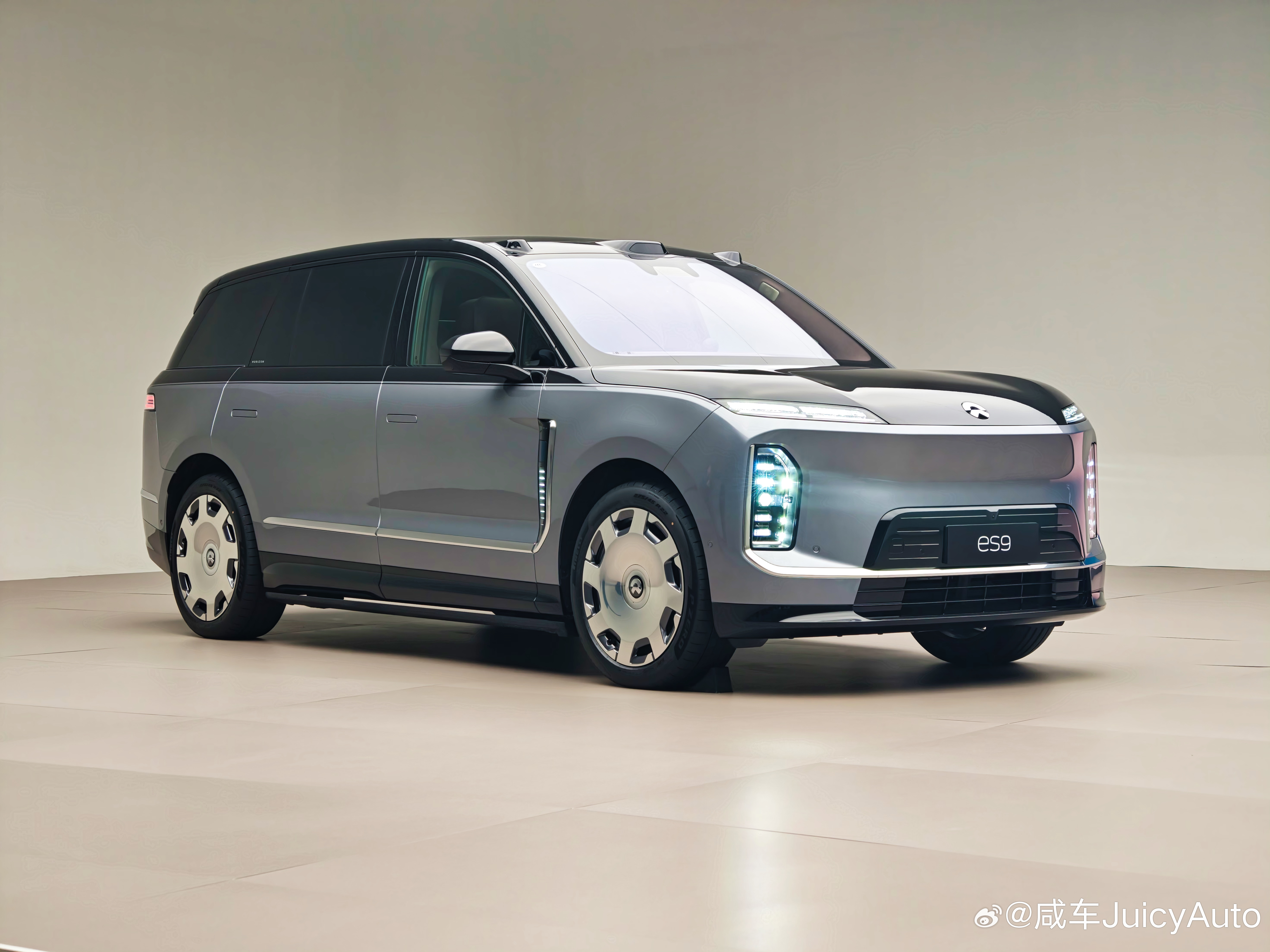 他们说 蔚来ES9 挺适合我，我就去看了！带着一个问题：跟 蔚来 ES8有多大区