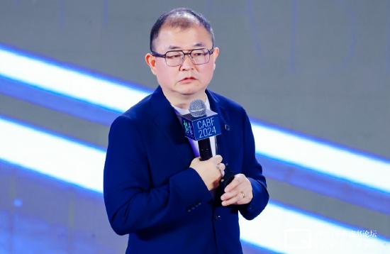 最近的第十六届中国汽车蓝皮书论坛第三天会议上，贾可提出了“中国汽车行业陷入六大内