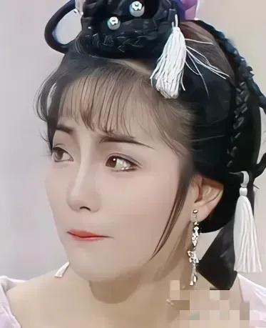 啊……这居然是风华绝代的石榴姐姐
这才是一个演员的修养，而不是某些人说“自己太洋