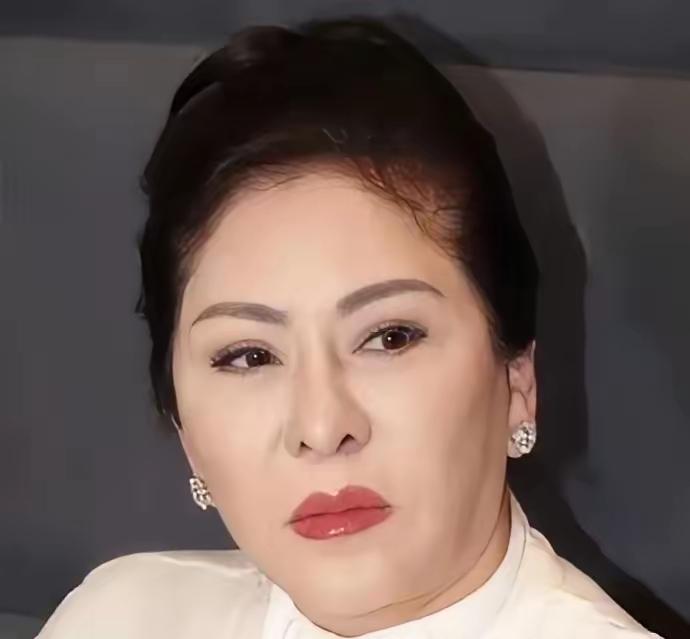 儿子半夜要不到500万，直接砸了家里的车。向太现在最后悔的，就是当初给钱给得太痛