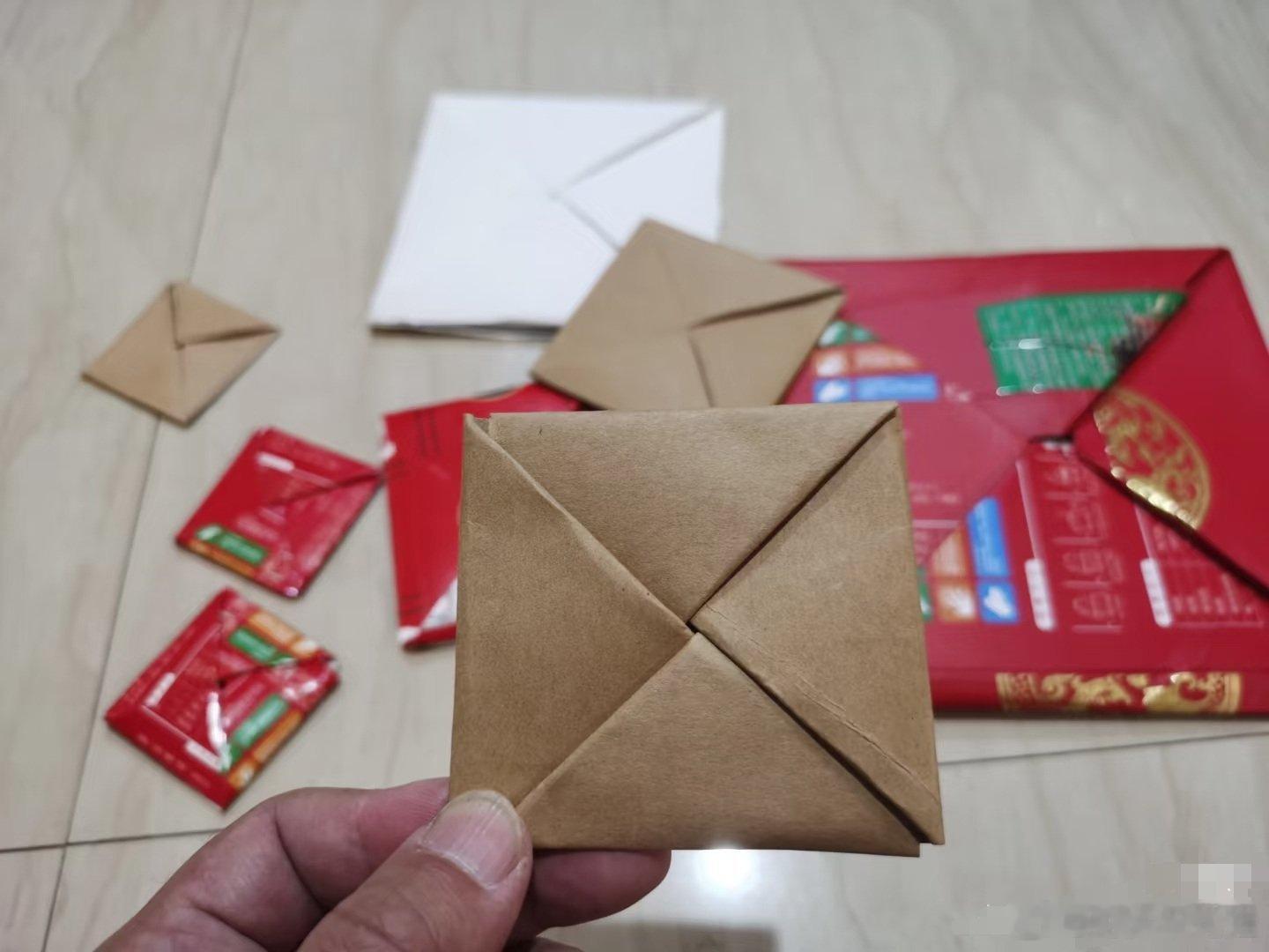 给现在的小孩插播当年的公益广告这事我也干过！我找过小时候我看的动画片给她，还教给