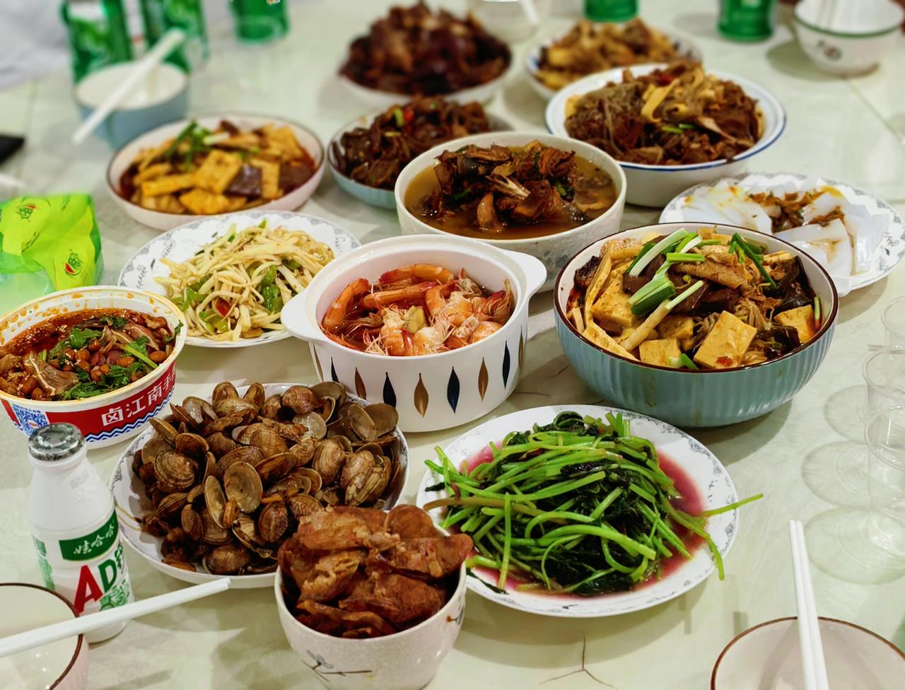 出来混总是要胖的～

快，闷头干饭，

肚子胖胖，生活旺旺。


今日美食打卡