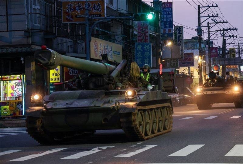 飞扬军事[超话] 4月30日，台匪陆軍第6军团第21炮兵指挥部举行反空降作战演习