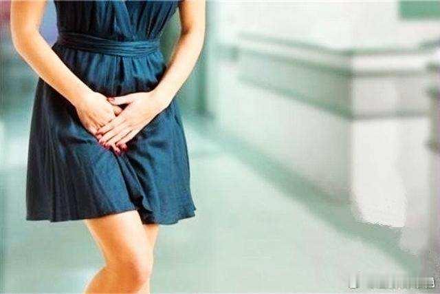 #女大学生跨年夜憋尿4小时进医院##健闻登顶计划# 【你会忘了上厕所吗？】有时忙