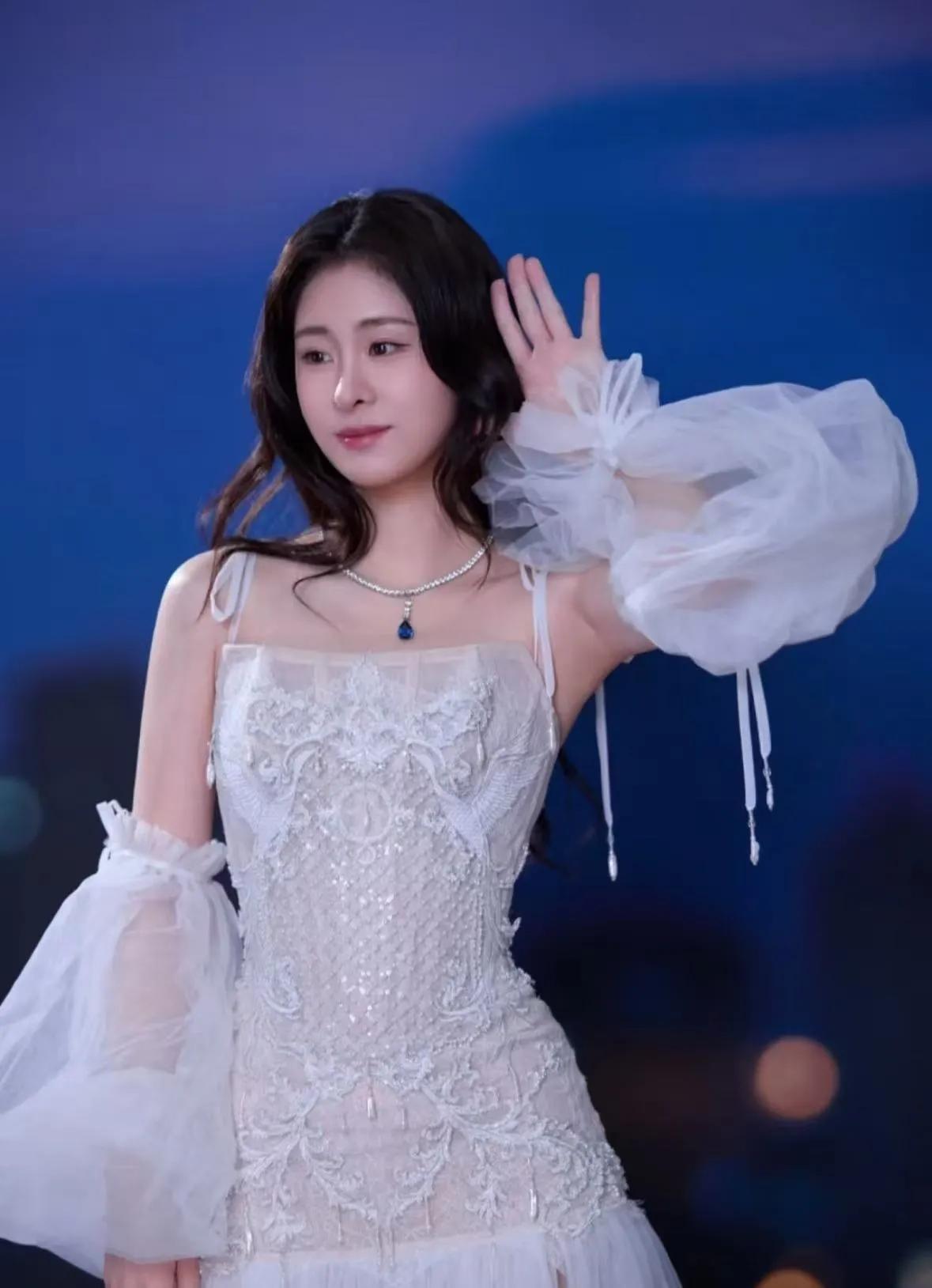 我有一种预感

张碧晨这次恐怕翻不了身了

就凭这三点，以后没人敢跟张碧晨合作