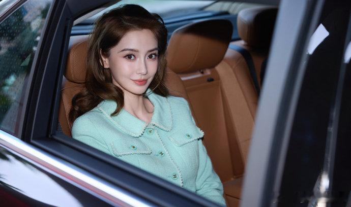 Angelababy薄荷绿小香   黄晓明叶珂疑分手  他俩会复合吗？ 
