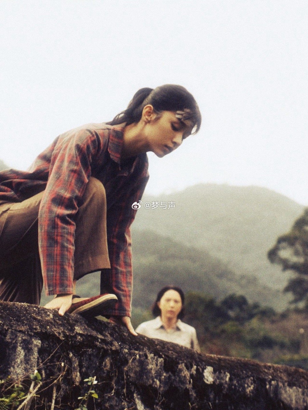 夏晓兰引导型女儿你好1983 母亲觉得自己没用，她说“我很需要你”；母亲揽客不熟