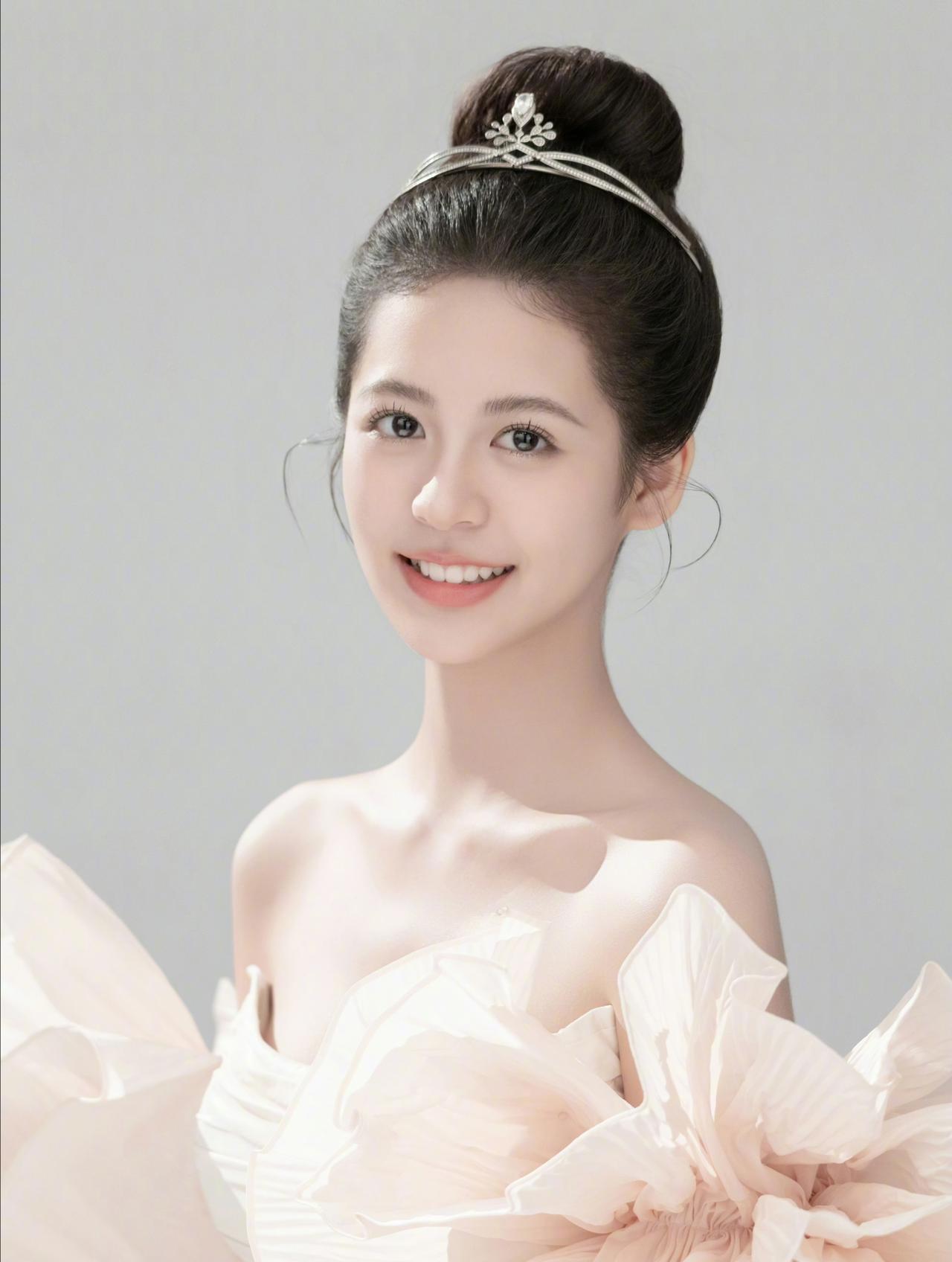 全网狂吹她女儿是“最美星二代”，亲妈翁虹却当头一盆冷水：醒醒，别飘！

最近翁虹