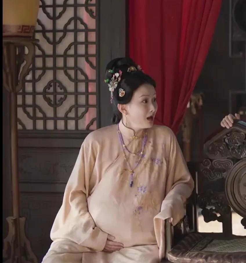 看预告的时候就发现了
咱就是说这个肚子能不能圆一点，哈哈哈哈兰香如故