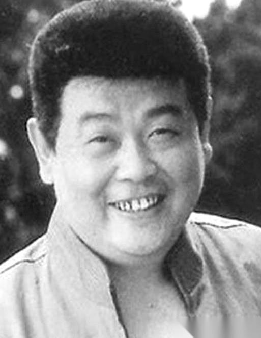 傅彪快不行的时候，冯小刚直接甩了200万，张国立拿了40万。
都是过命的交情。