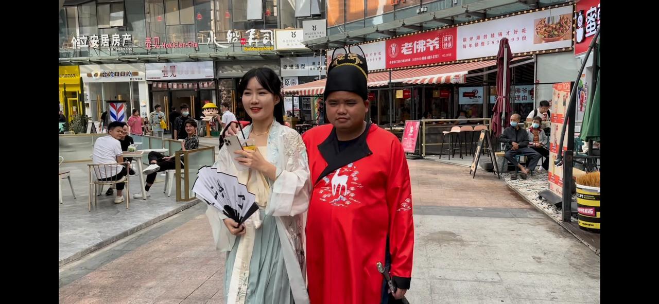 今天下午5点钟锁定抖音刘文迪直播间，晚上九点西瓜视频锁定二胖兄弟直播间，胖迪组合
