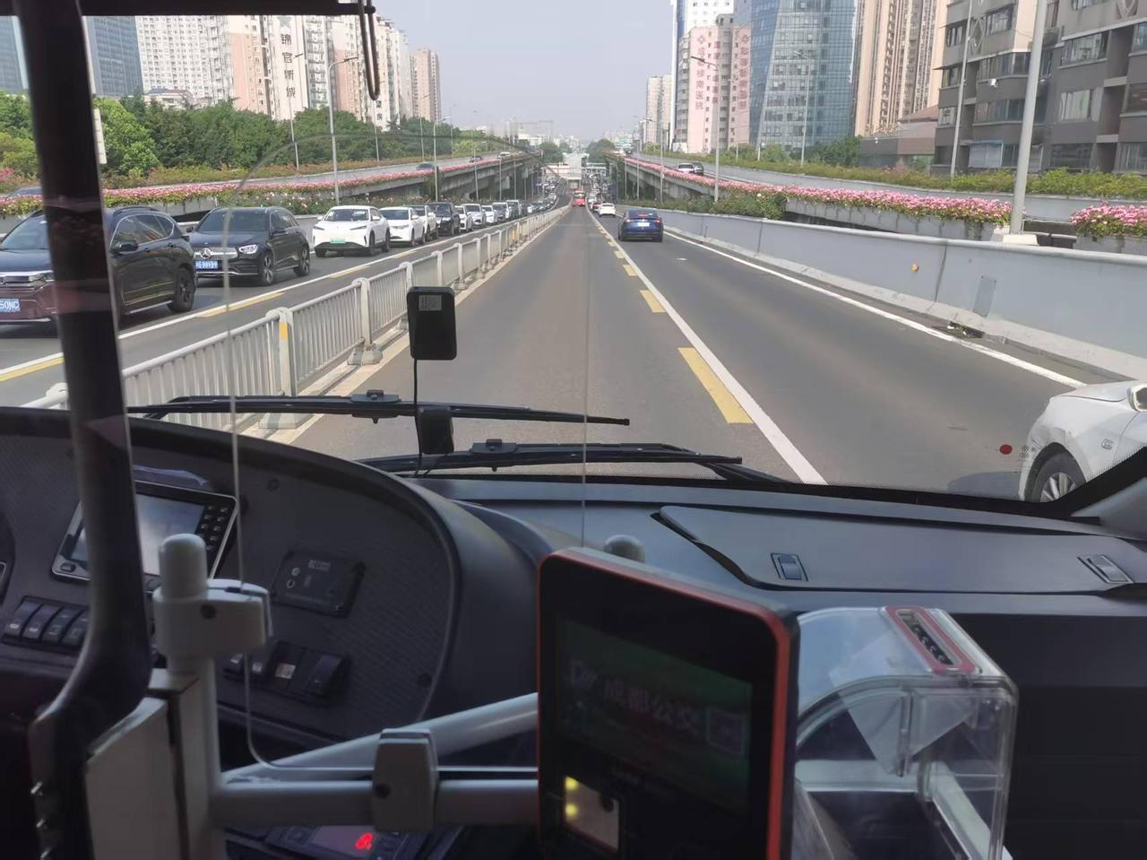 因天乡路一段打围施工结束，经实地踏勘并研究，成都市公交集团拟于2026年5月16