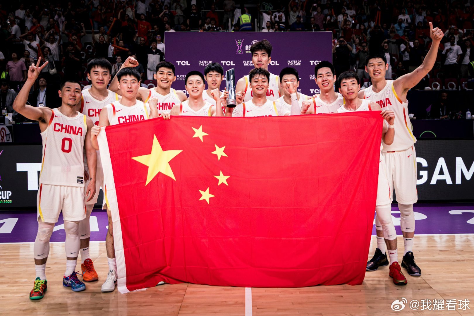 值得纪念的大合影🇨🇳 这不是最强、但无疑是最团结最拼命的中国队[赞]整场球看
