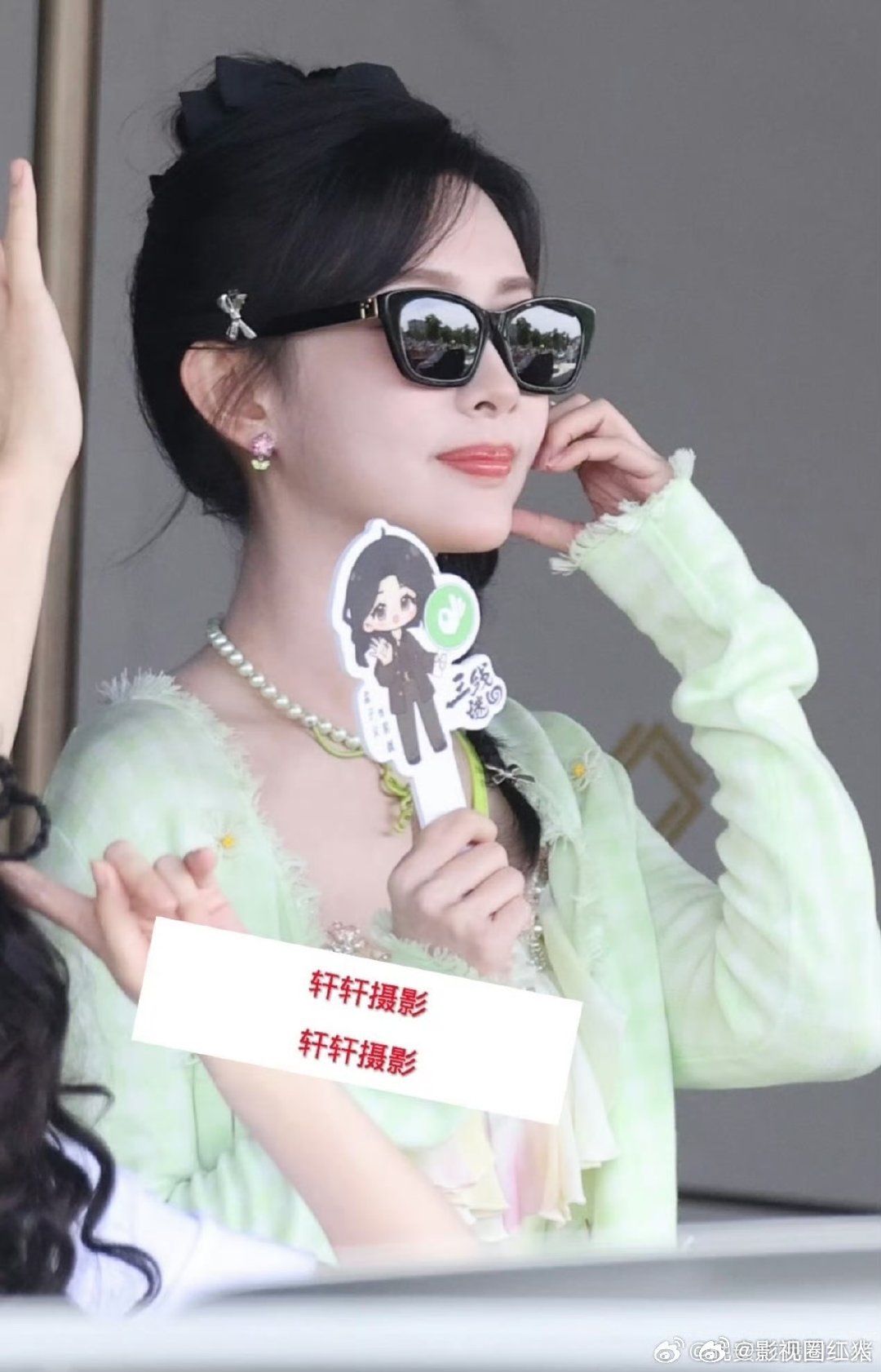 曝孟子义跑男穿的是私服孟子义将调色板穿在了身上 孟子义将调色板穿在了身上，好美奔