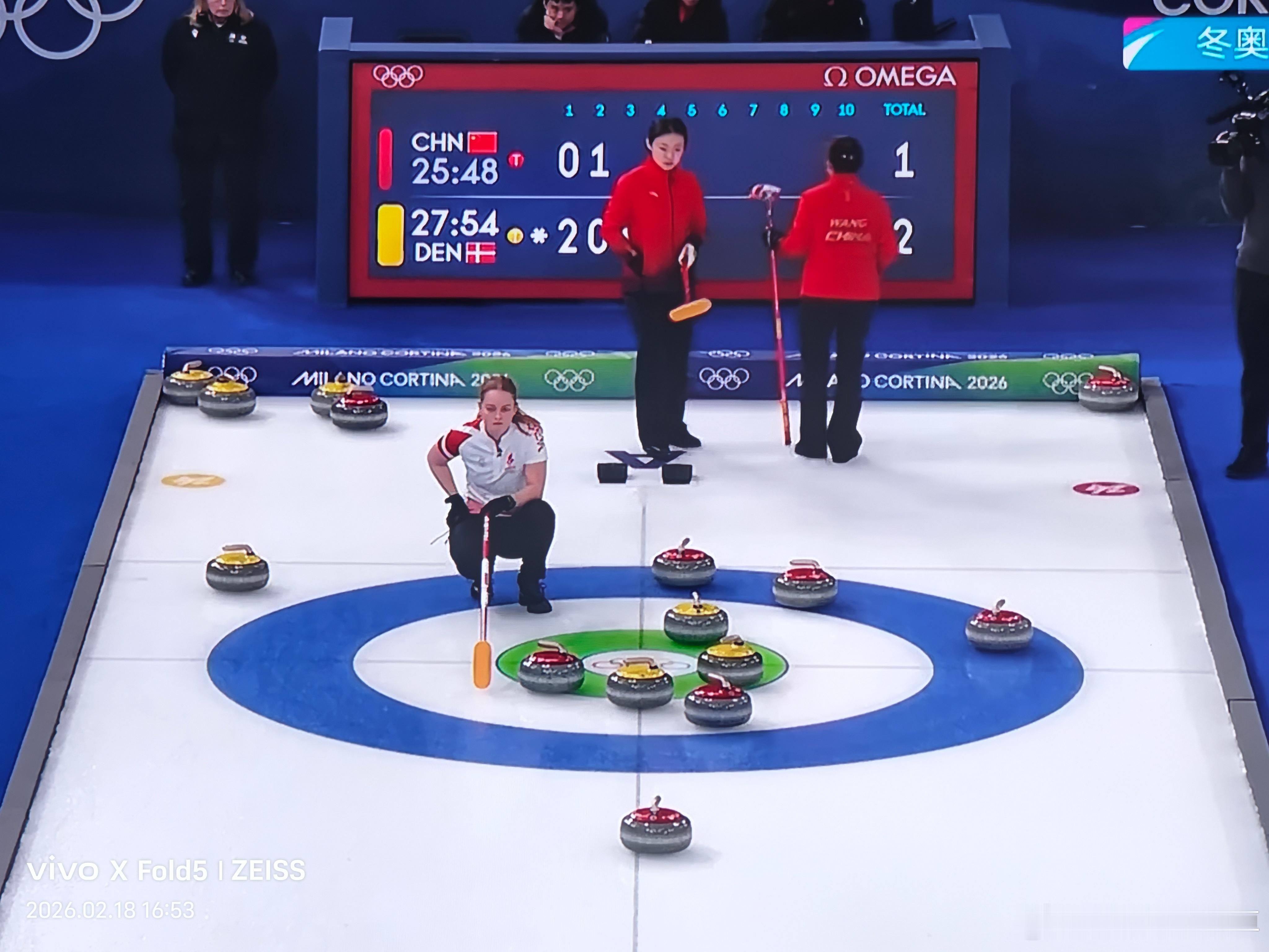 中国冰壶女队就没有个替补吗？中国冰壶女队就没有个教练吗？就这四垒王芮的水平场场拉