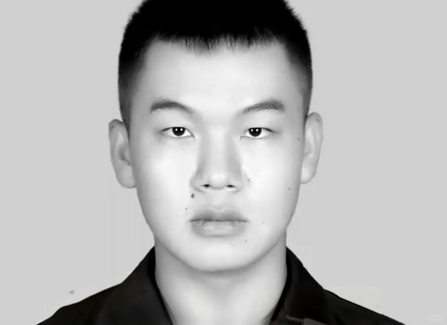 救了30多条命，却没救回自己的20岁！ 请为这位少年英雄，献上一朵电子鲜花。 他