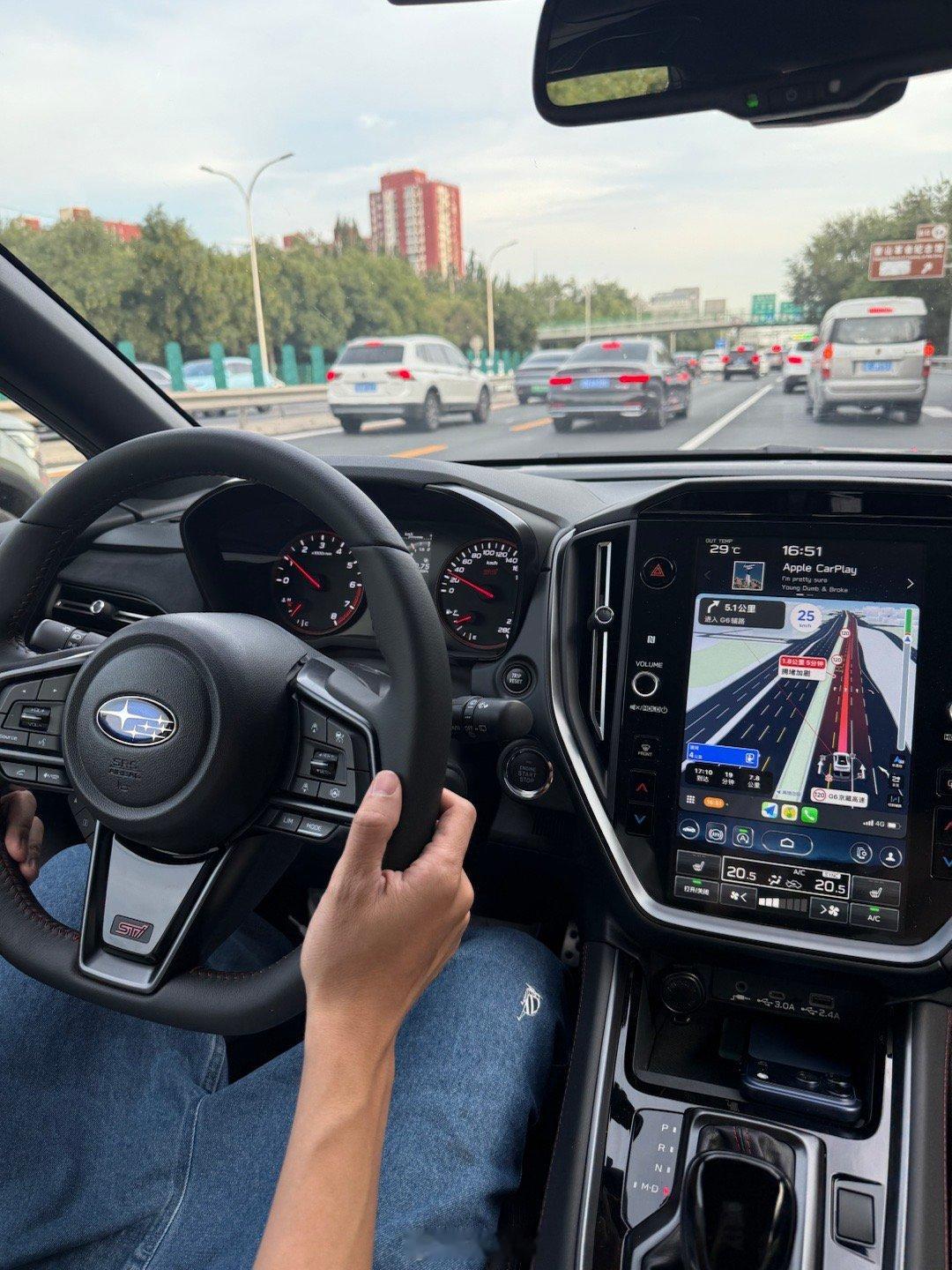 一直特别好奇的斯巴鲁levorg 终于可以体验一把了开起来不像传统旅行车 而且内