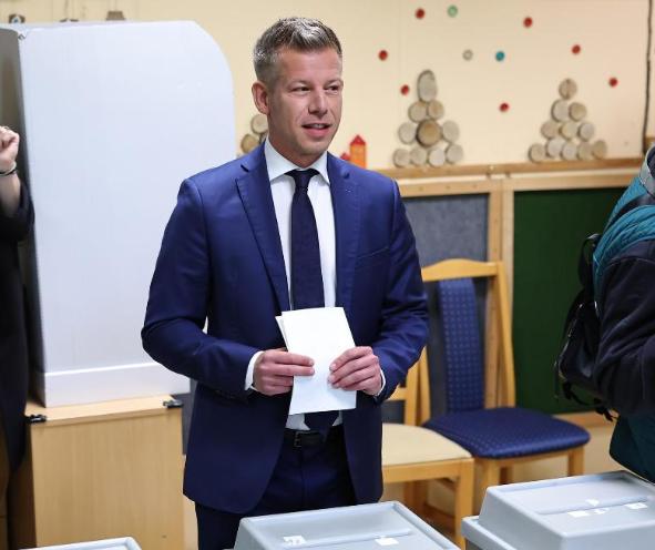 匈牙利新任总理毛焦尔可谓风头正劲，实力十分亮眼！作为一名80后，年仅45岁的他外