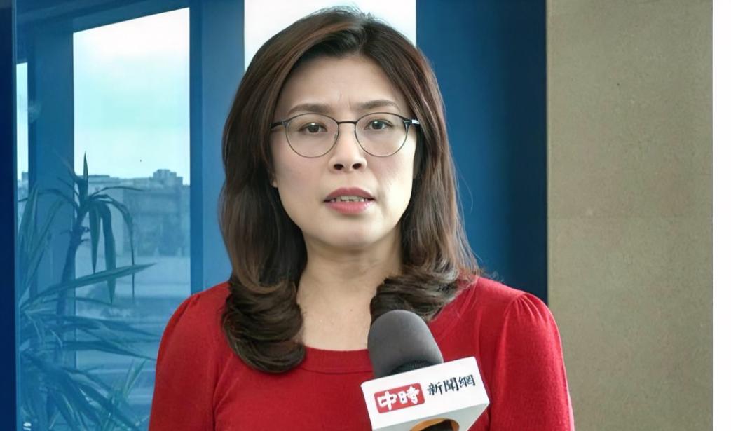 郑丽文高喊着要“尊严”、要“对等”进京，很多人以为这是两岸谈判的筹码。错了！真相