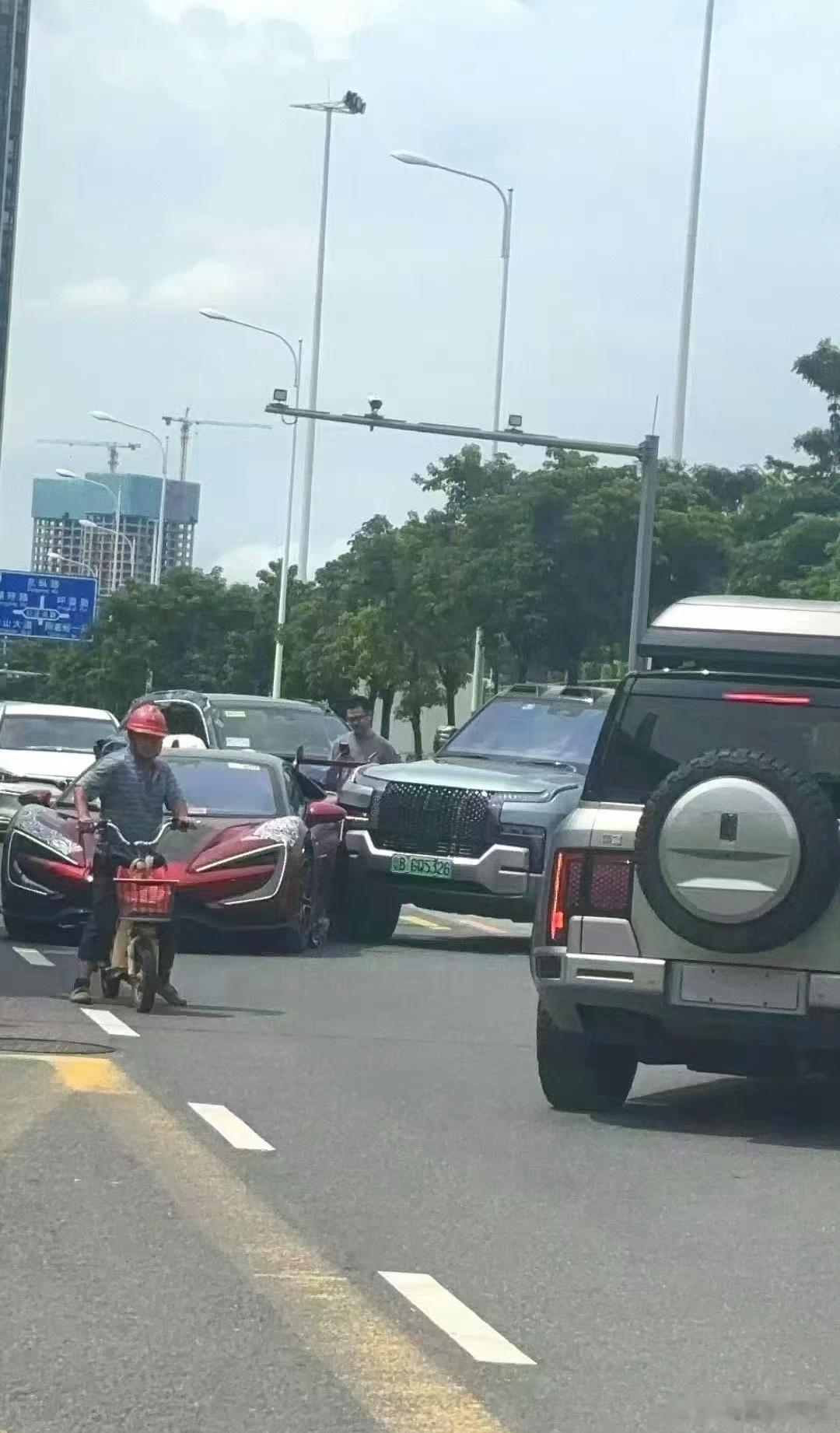 这……..还真是亲兄弟 ​​​